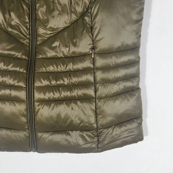Vero Moda Green Puffer Vest Size Medium NWT Green Women's Outdoor Winter Vest - Picture 3 of 12